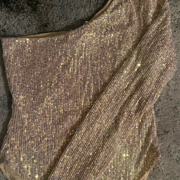 Party Attire - Picture 5 of 5